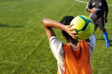 犯规不断！桑德兰0-0曼联，闷平！齐尔克泽灾难表现（配图示意）